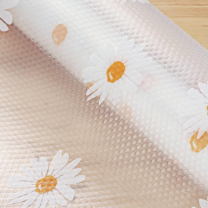 Folie de protectie pentru rafturi 45 x 300cm cu floricele albe