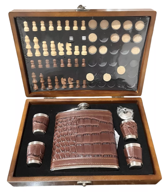 Set cadou joc de sah dame si table cu Plosca si pahare MARO