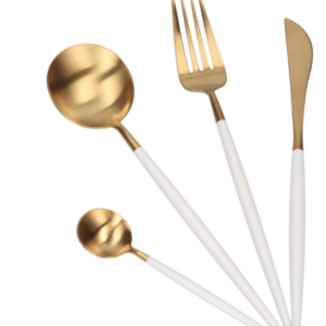 Set de 4 piese tacamuri in stil portughez- culoare alb mat si auriu